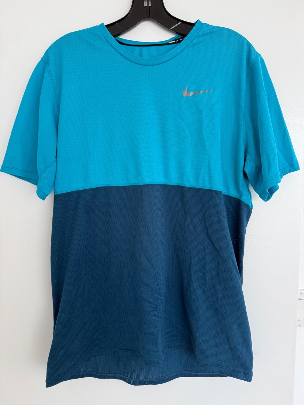 Nike Two-Tone Teal and Navy Short-Sleeve Running